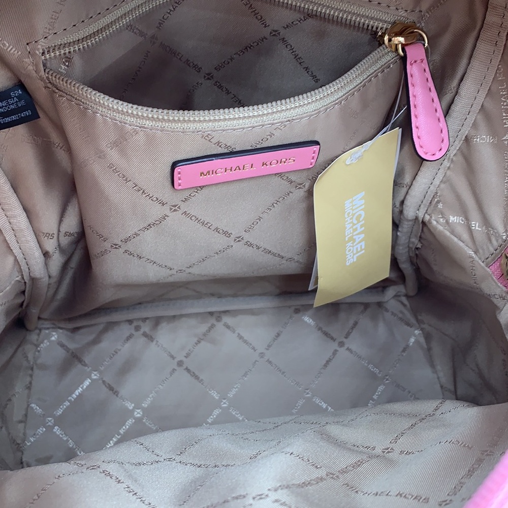 MICHAEL KORS Maisie Medium Pebbled Leather 2-in-1 Backpack CARNATION COL… - Picture 14 of 16